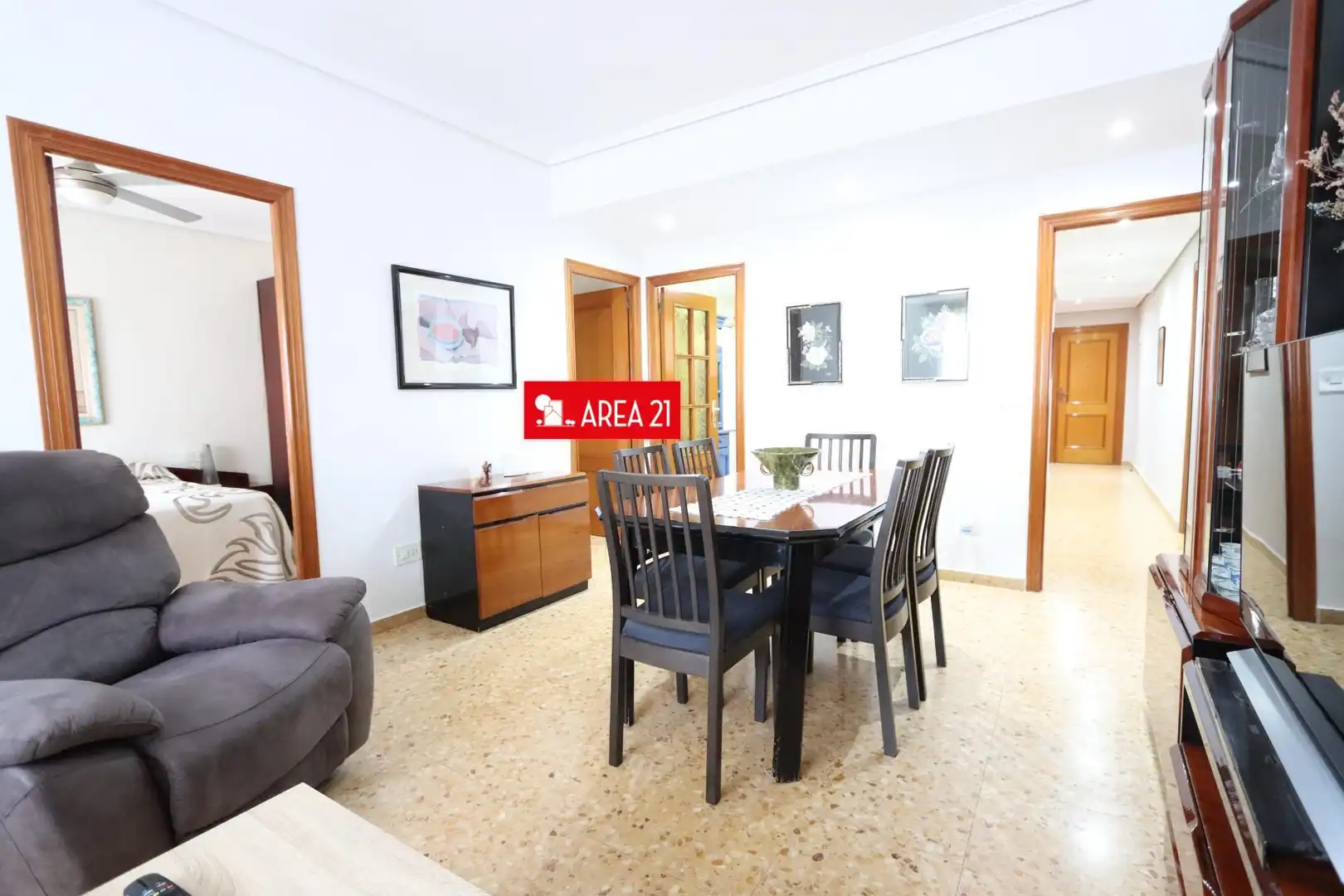 Piso en venta en La Pobla de Vallbona con Balcón