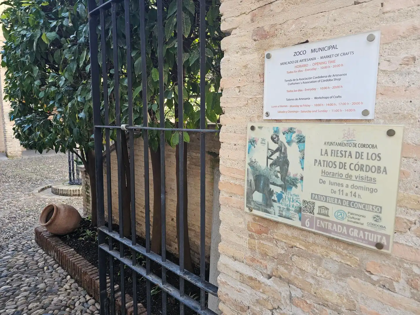 Außenansicht von Maisonette zum Verkauf in Córdoba mit Klimaanlage und Heizung