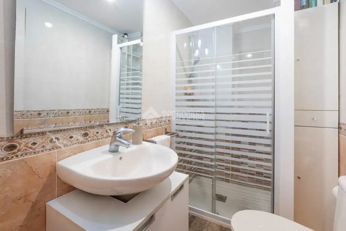 Bathroom of Houses for sale in Valencia  with Air Conditioner, Terrace and Balcony