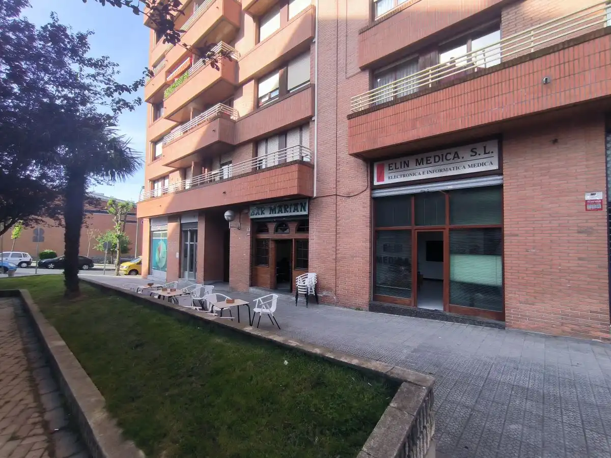 Vista exterior de Local en venda en Bilbao 