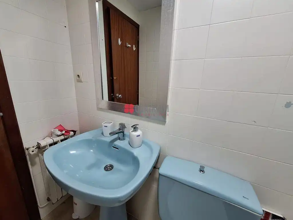 Bathroom of Flat for rent in Santiago de Compostela   with Furnished
