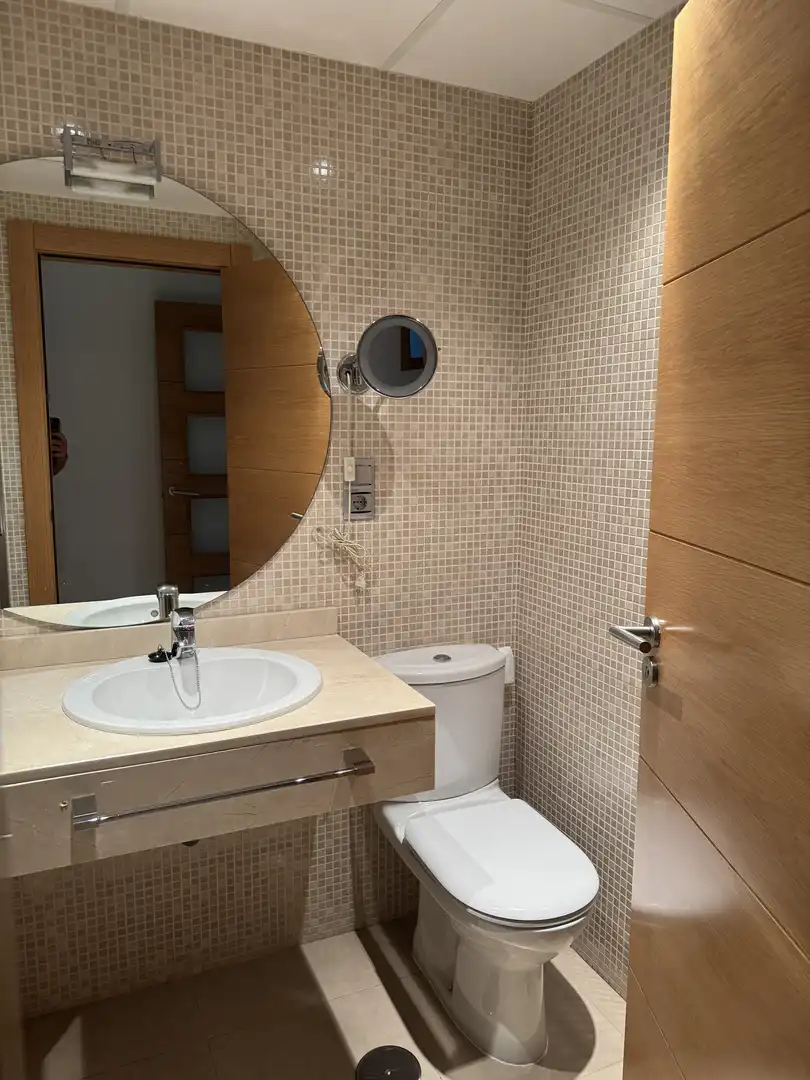 Baño de Piso en venta en  Granada Capital con Aire acondicionado, Terraza y Piscina
