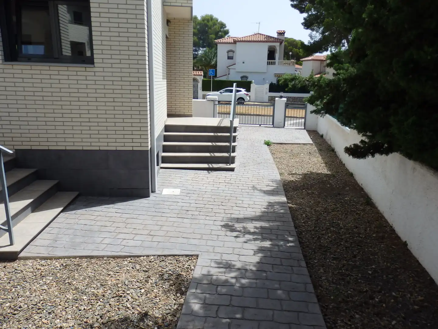 Terrasse von Einfamilien-Reihenhaus zum Verkauf in Mont-roig del Camp mit Klimaanlage, Privatgarten und Terrasse