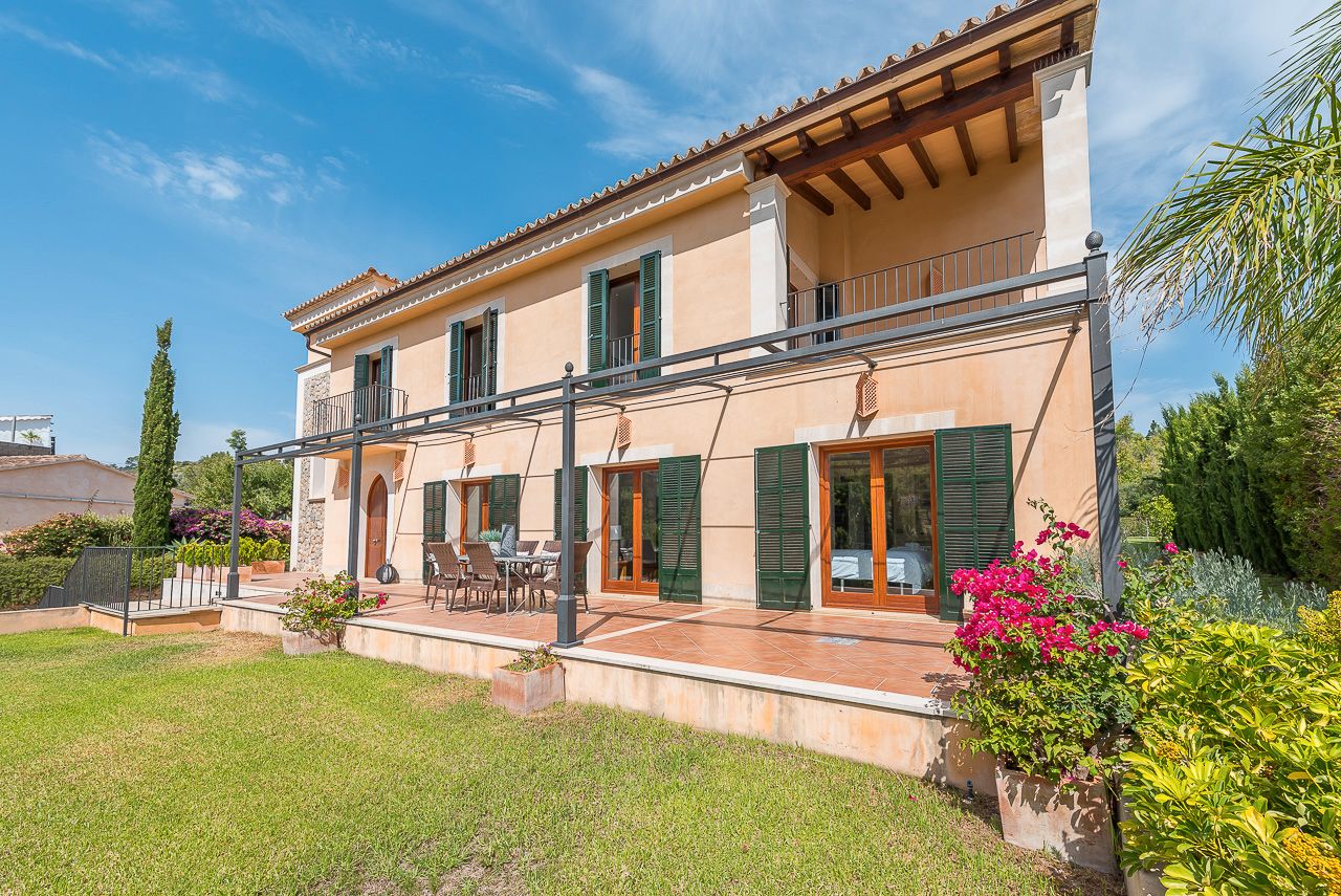 Vista exterior de Casa o xalet en venda en Calvià amb Piscina