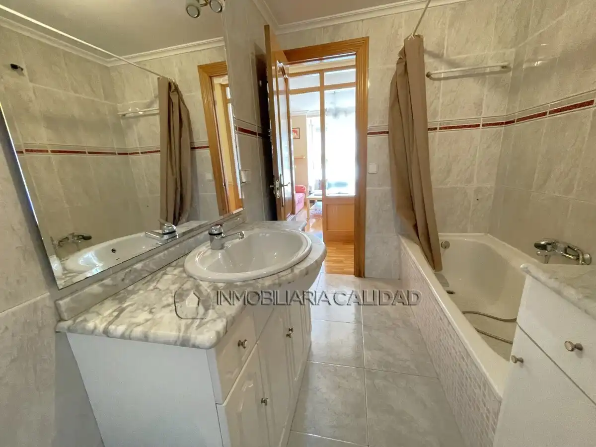 Bathroom of Flat for rent in Burgos  with Heating, Terrace and Furnished