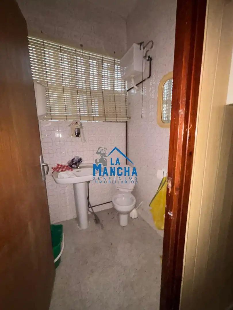 Badezimmer von Fabrikhallen zum Verkauf in Albacete