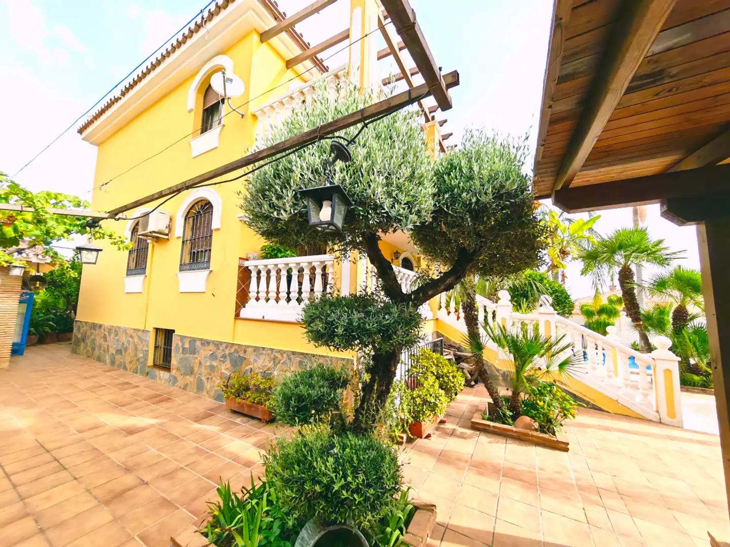 Vista exterior de Casa o chalet en venta en Alhaurín de la Torre con Aire acondicionado, Calefacción y Jardín privado