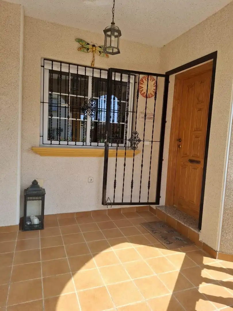 Casa adosada en venda en El Raso