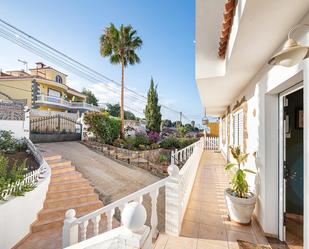 Vista exterior de Casa o xalet en venda en San Bartolomé de Tirajana amb Aire condicionat, Terrassa i Balcó