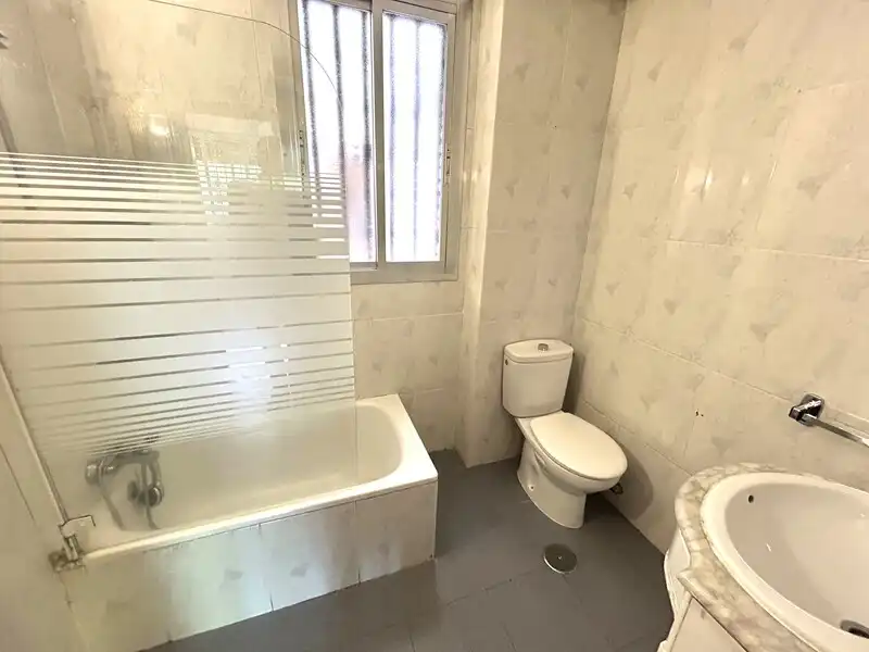 Bany de Pis en venda en Madrid amb Calefacció i Piscina