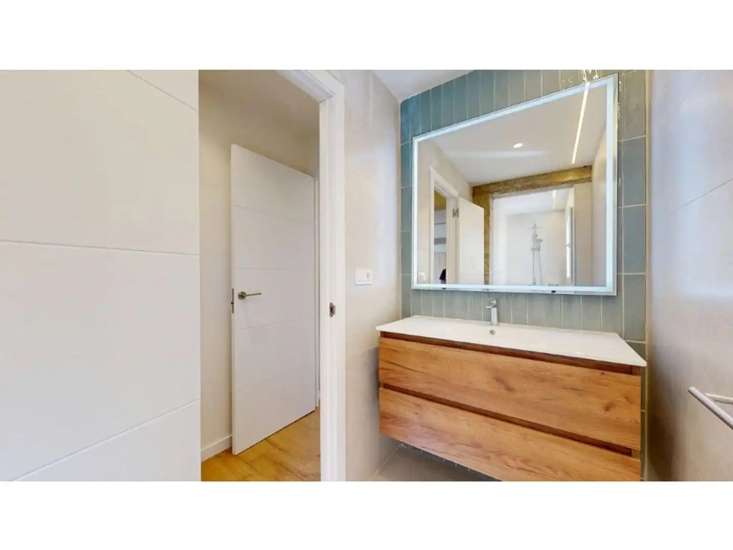Baño de Piso en venta en Valencia con Aire acondicionado, Terraza y Amueblado