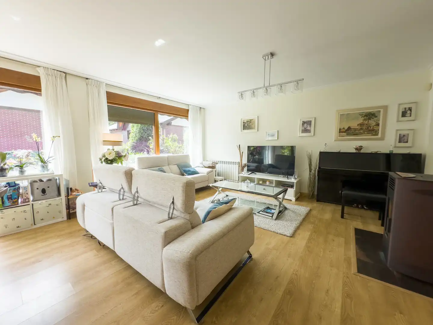 Sala d'estar de Casa o xalet en venda en Piélagos amb Calefacció, Jardí privat i Terrassa