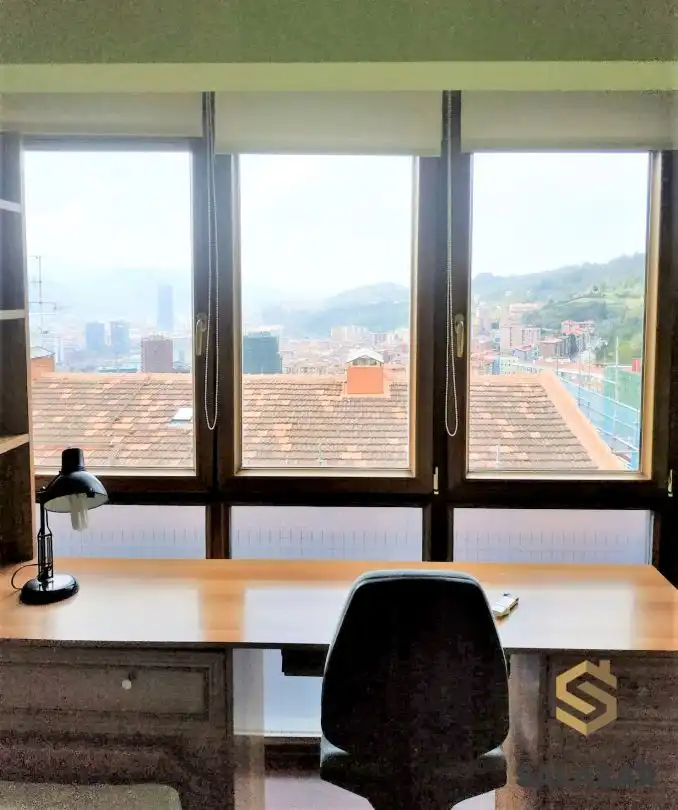 Piso de alquiler en Bilbao  con Calefacción, Terraza y Balcón