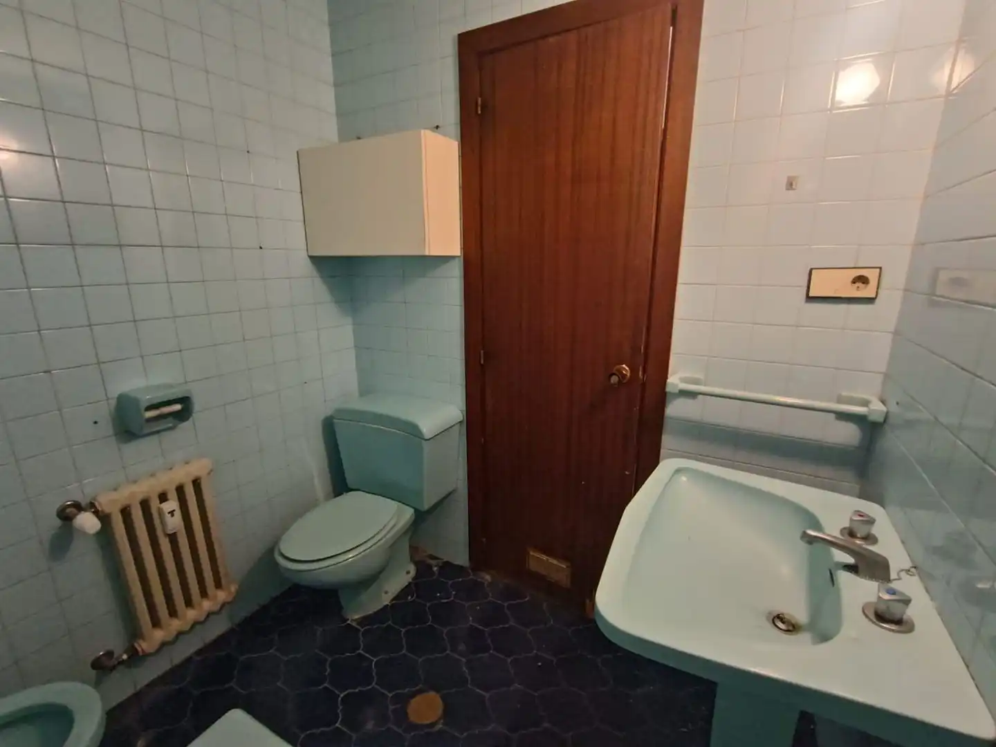 Bathroom of Flat for sale in Oviedo   with Heating, Terrace and Storage room