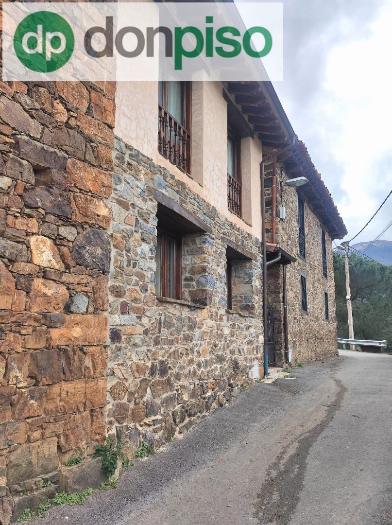 Exterior view of Country house for sale in Pesaguero  with Private garden, Storage room and Furnished