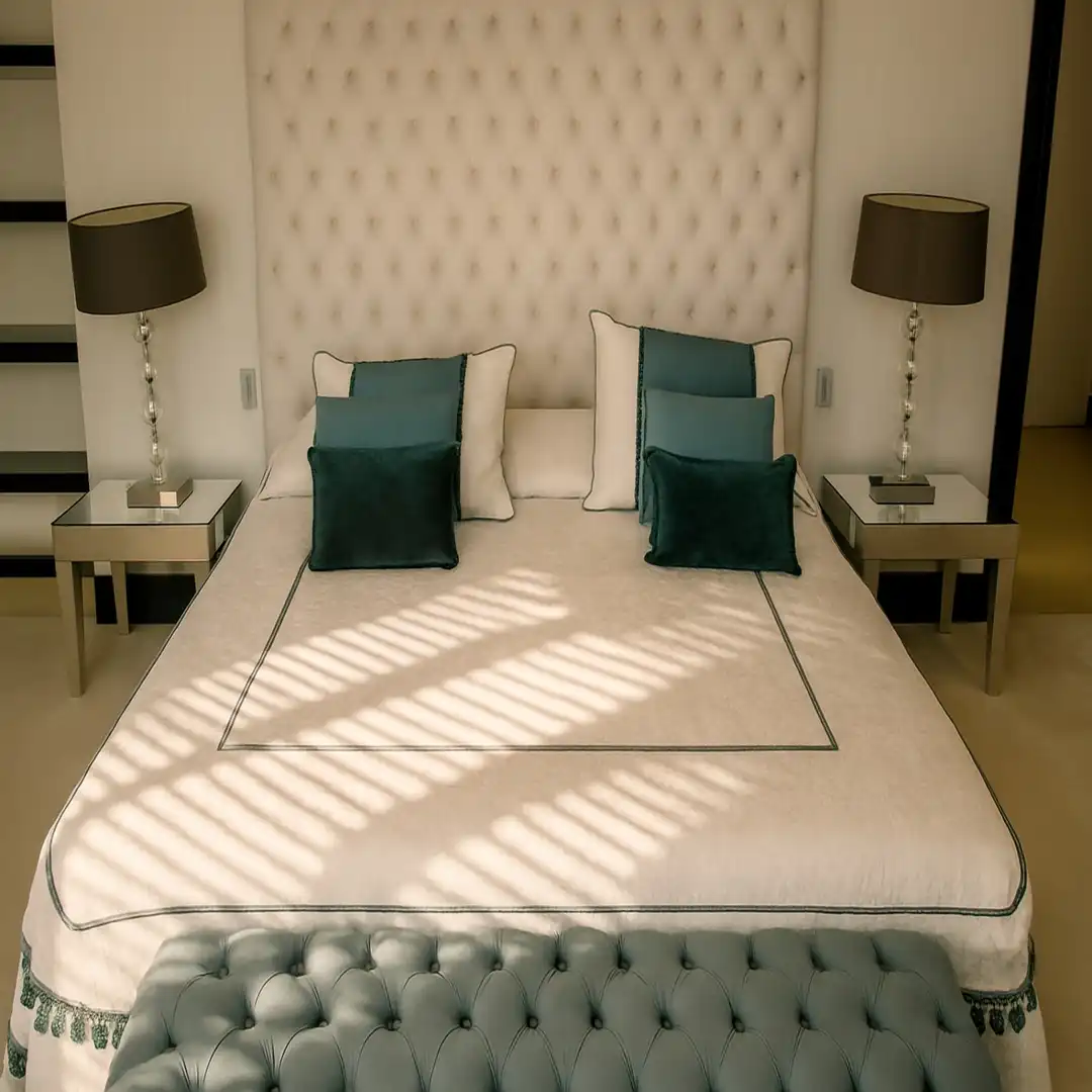 Dormitori de Casa o xalet en venda en Marbella amb Aire condicionat, Jardí privat i Parquet