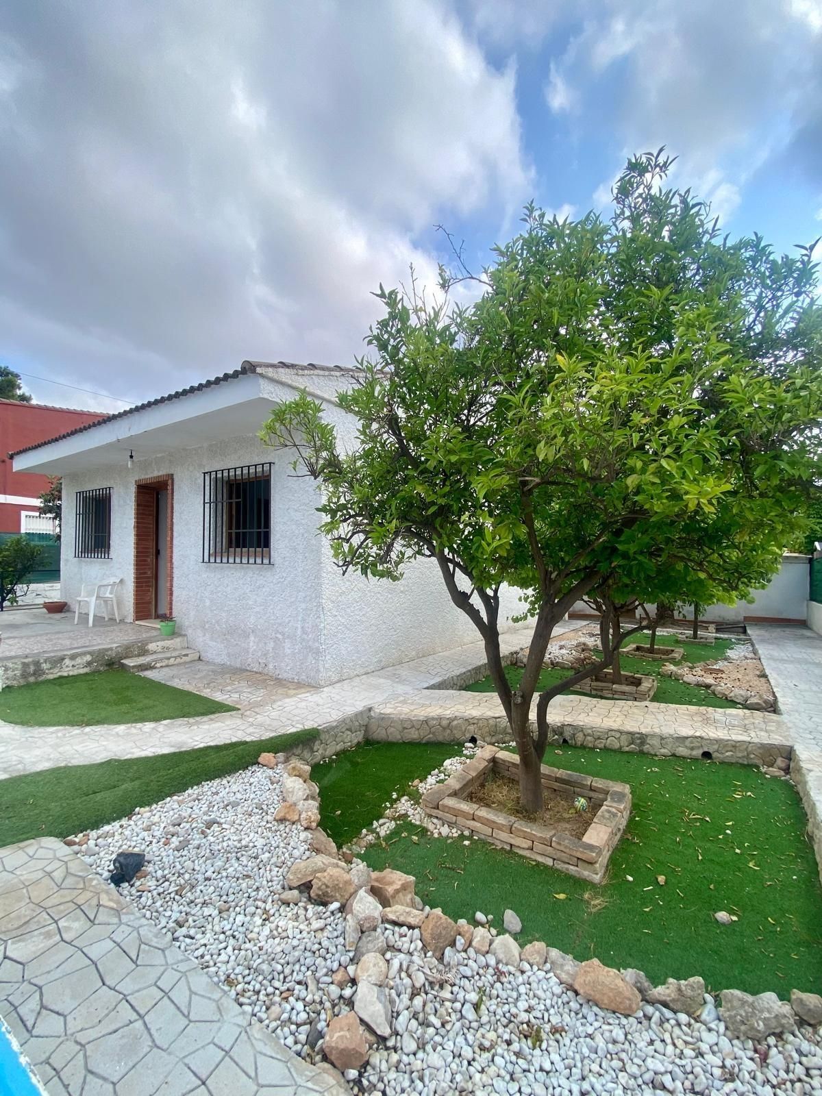 Exterior view of House or chalet for sale in Paterna  with Private garden, Terrace and Storage room