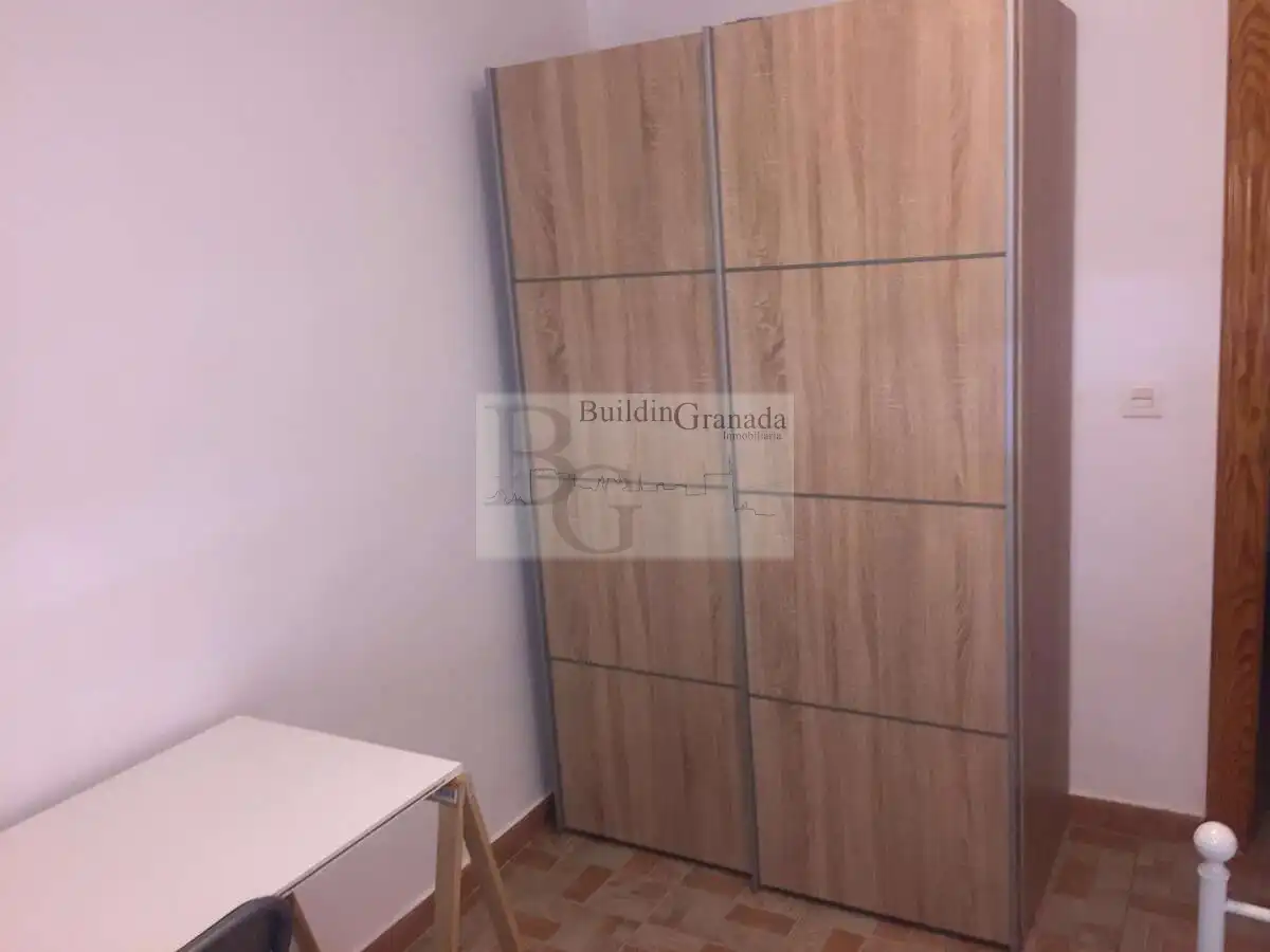 Habitación de Piso de alquiler en Granada con Calefacción, Terraza y Amueblado