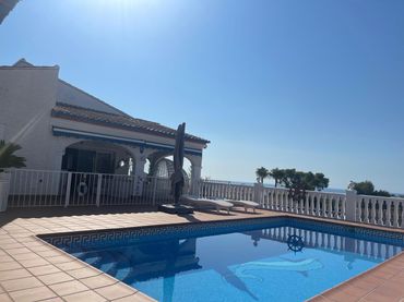 Villa con piscina in vendita a Calle Alejandría