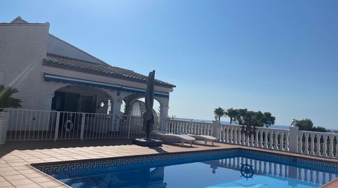 Preciosa villa en entorno muy tranquilo.