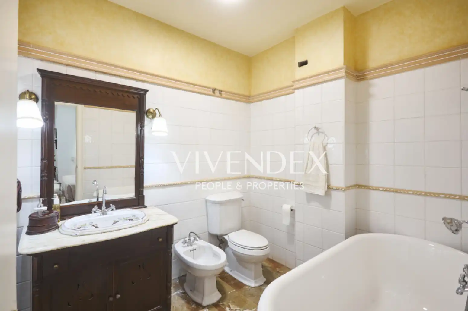 Bathroom of Houses for sale in Sant Vicenç Dels Horts  with Terrace