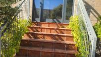 Jardí de Casa adosada en venda en Torrejón de Ardoz amb Calefacció, Terrassa i Piscina