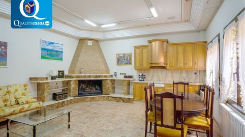 Casa Adosada en venta en Novelda, 4 dormitorios.