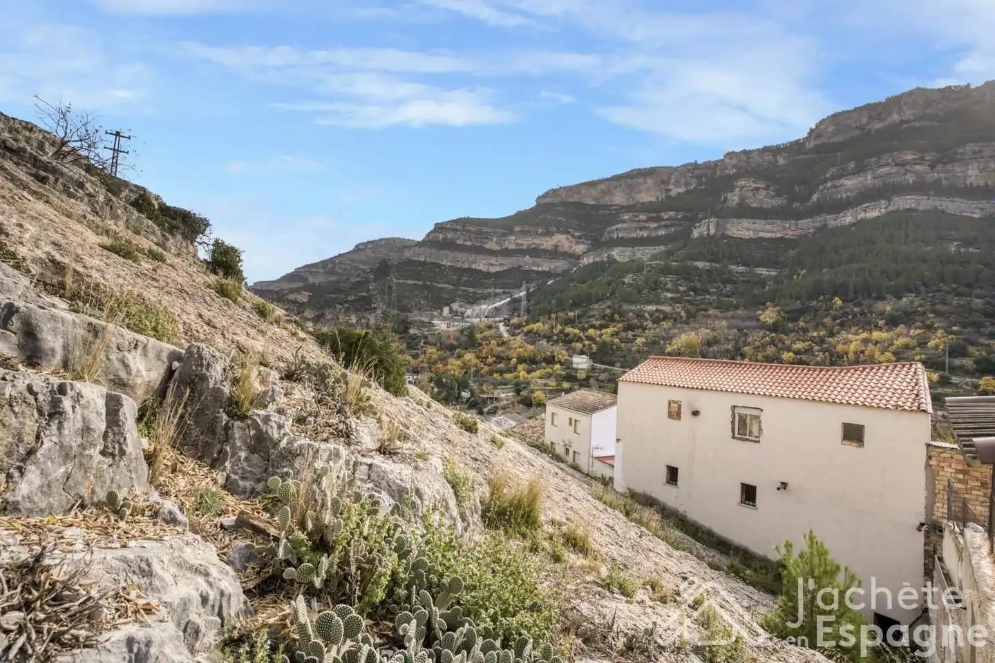 Vista exterior de Casa o xalet en venda en Cortes de Pallás amb Aire condicionat, Parquet i Moblat