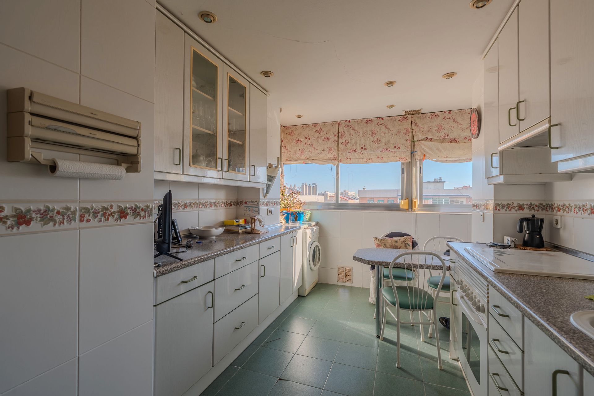 Cuina de Pis en venda en  Madrid Capital amb Aire condicionat, Calefacció i Jardí privat