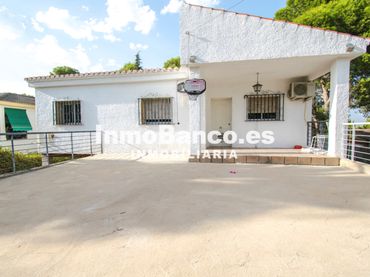 Chalet con jardín en venta en Urbanización la Loma