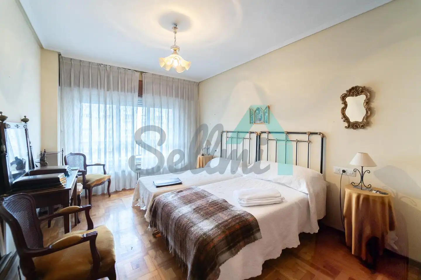 Habitación de Piso en venta en Oviedo  con Calefacción, Parquet y Terraza