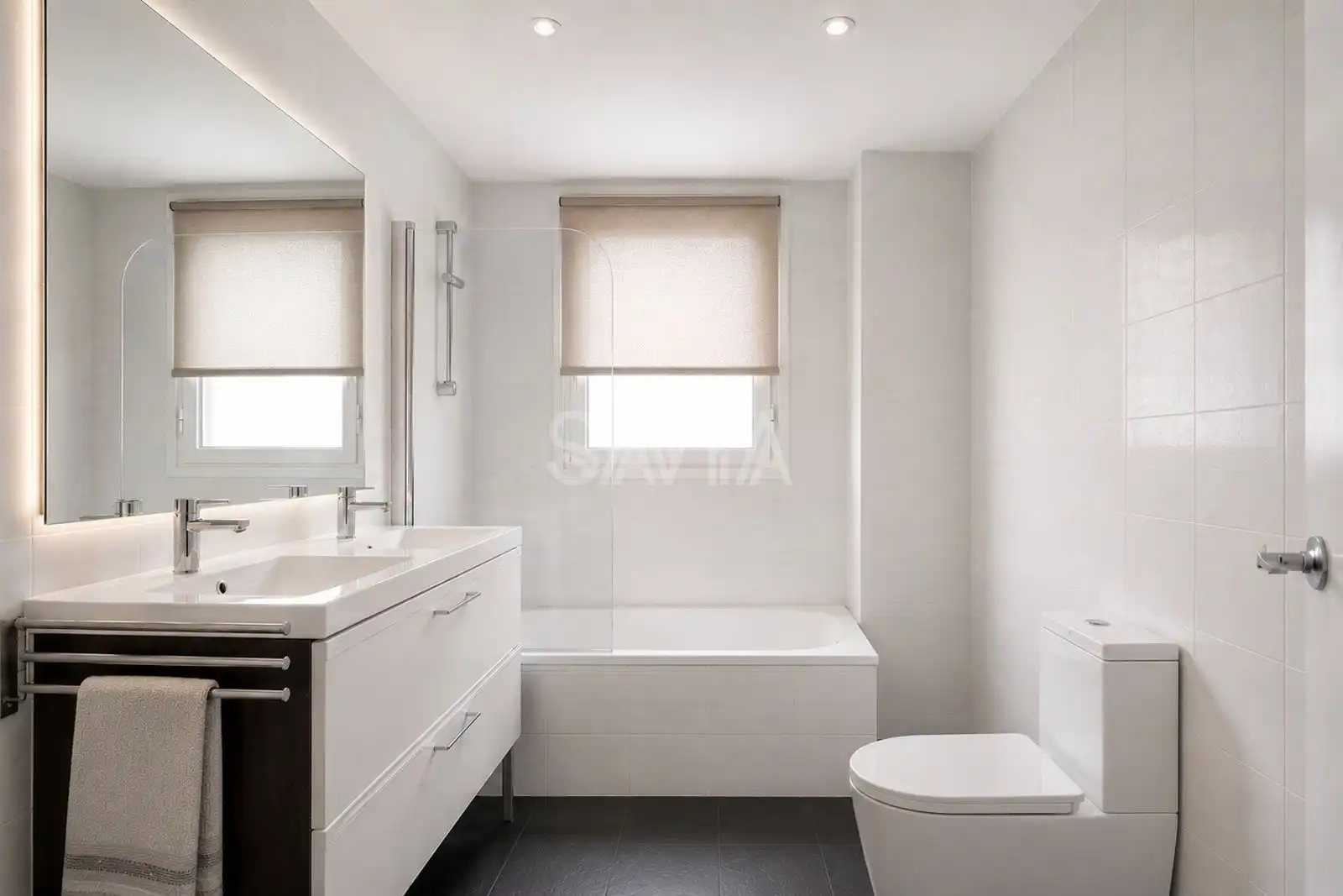 Badezimmer von Wohnung zum Verkauf in Barcelona mit Klimaanlage, Parkett und Terrasse