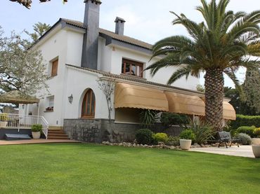 Detached house with balcony for sale in Els Munts