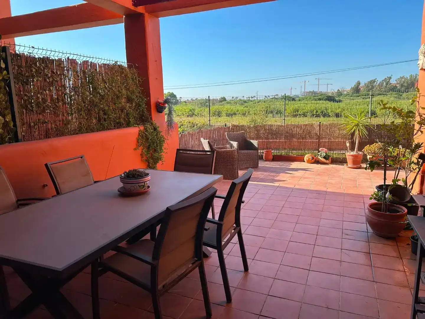 Terrassa de Pis de lloguer en Manilva amb Aire condicionat, Jardí privat i Traster