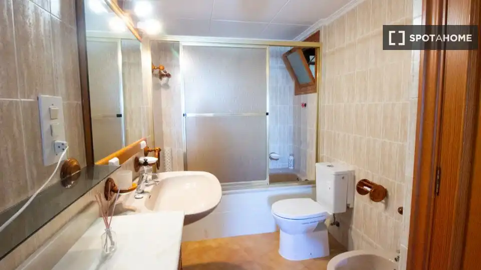 Baño de Piso de alquiler en Cullera con Aire acondicionado, Calefacción y Amueblado