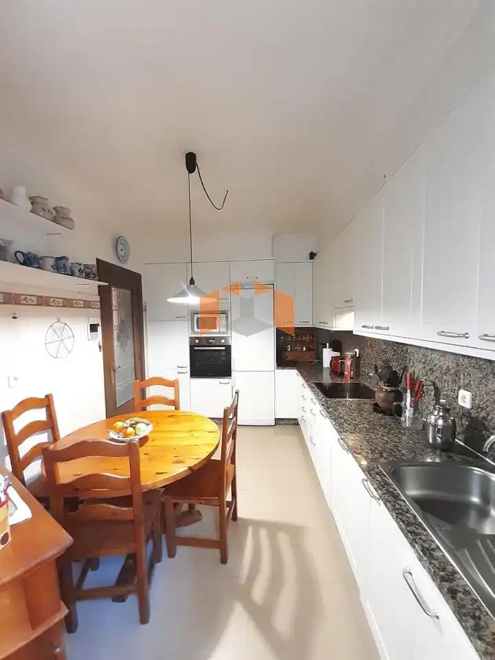 Cocina de Piso en venta en Vigo  con Calefacción, Parquet y Trastero