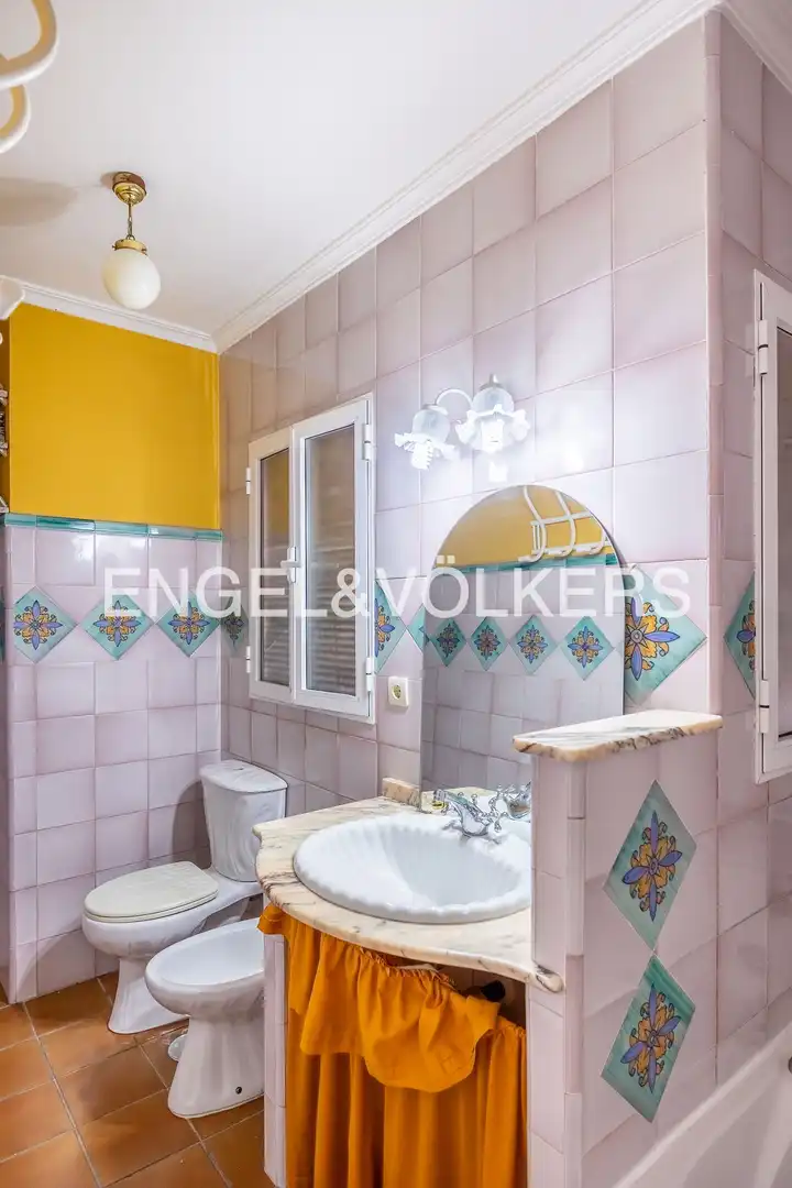 Badezimmer von Haus oder Chalet zum Verkauf in Sevilla mit Klimaanlage, Heizung und Balkon