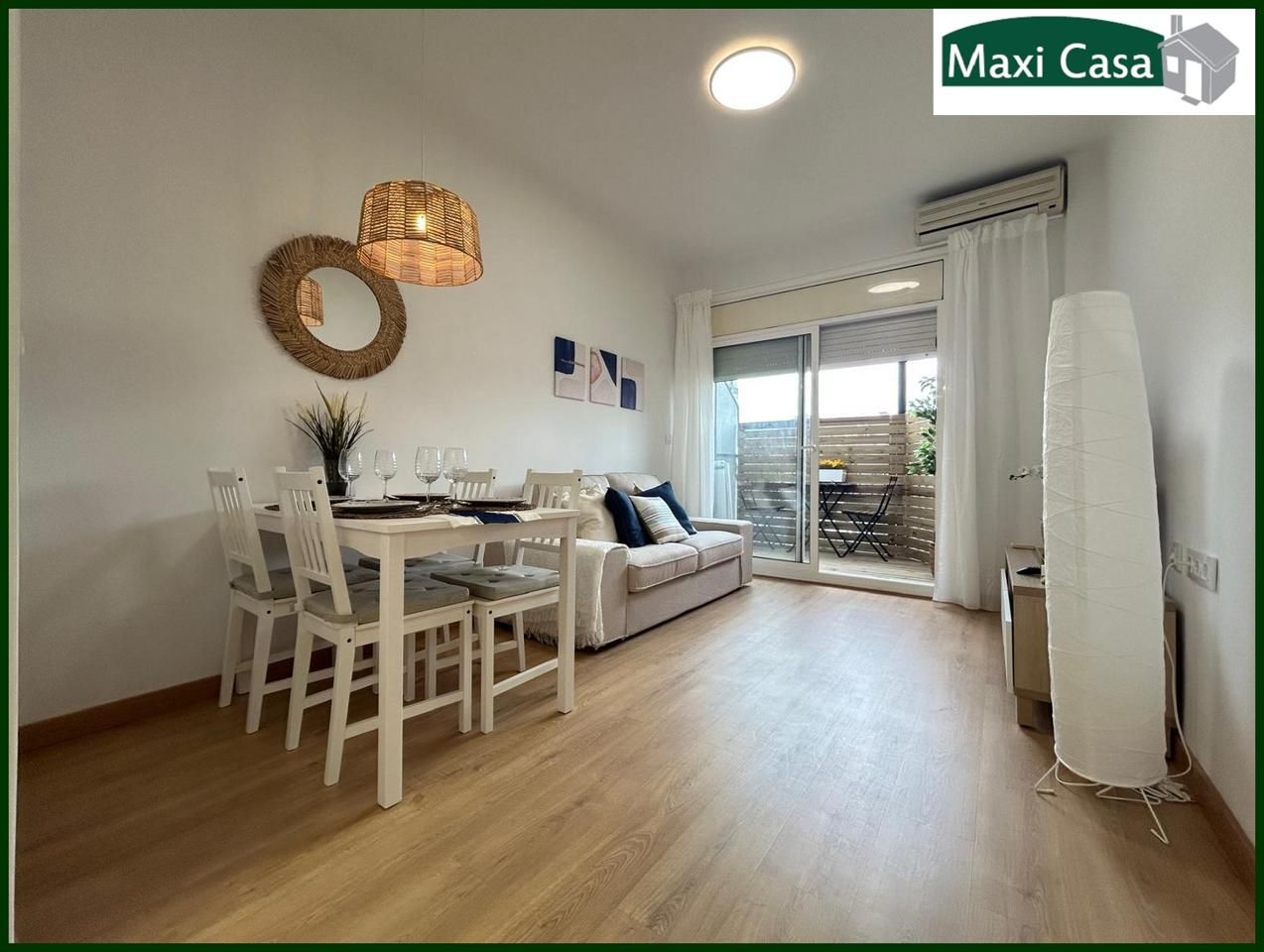 Living room of Flat for sale in  Barcelona Capital  with Air Conditioner, Parquet flooring and Terrace