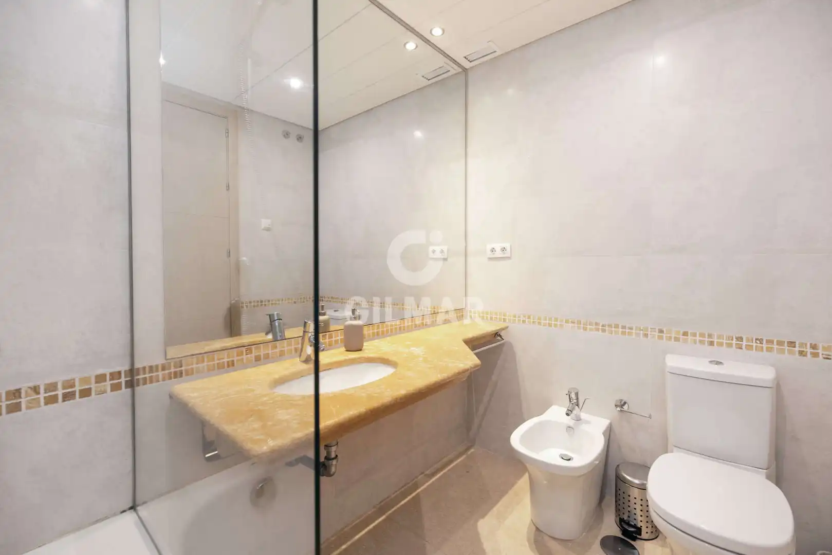 Baño de Apartamento en venta en Sotogrande con Calefacción, Jardín privado y Trastero