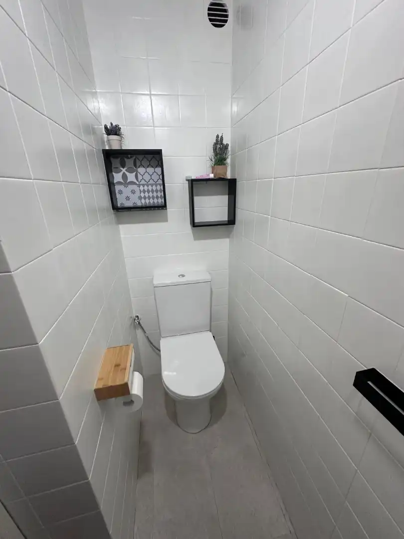 Baño de Piso en venta en Viguera con Calefacción, Terraza y Amueblado