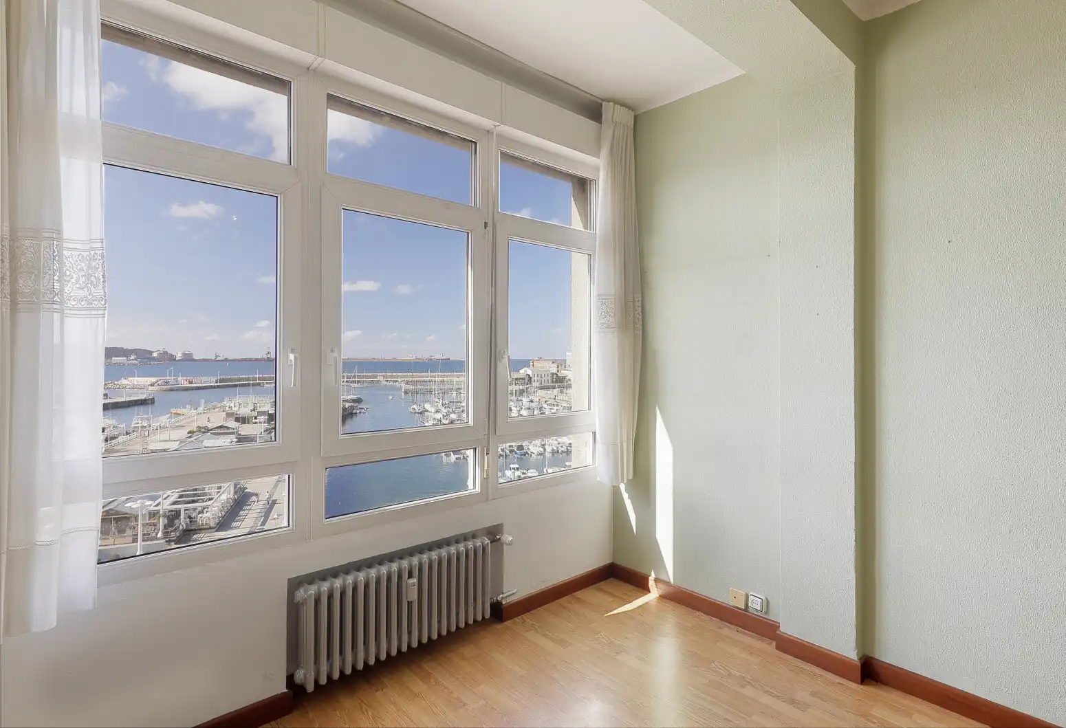 Bedroom of Flat for sale in Gijón   with Heating, Parquet flooring and Storage room