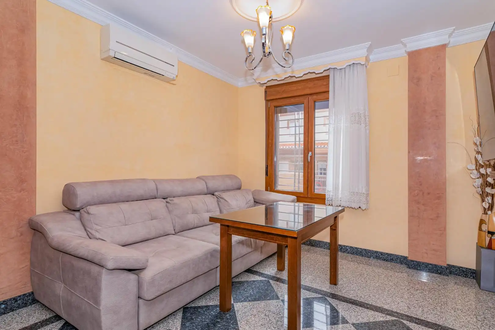 Sala de estar de Casa adosada en venta en Vegas del Genil con Aire acondicionado, Calefacción y Balcón