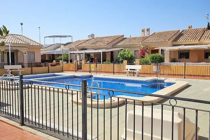 Piscina de Casa o chalet en venta en Guardamar del Segura con Aire acondicionado, Jardín privado y Terraza