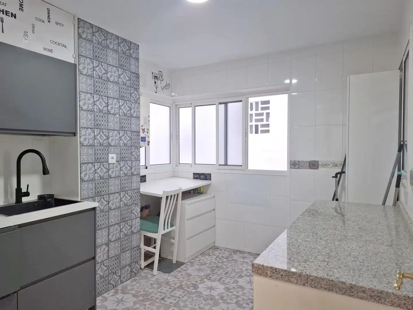 Bathroom of Flat for sale in Málaga  with Air Conditioner and Furnished