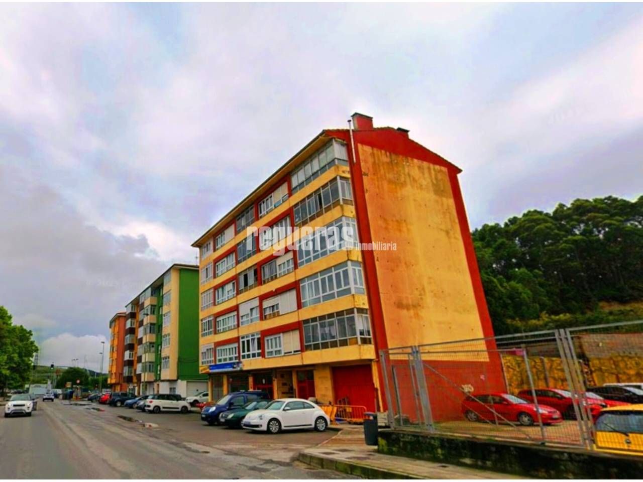 Vista exterior de Pis en venda en Avilés amb Calefacció