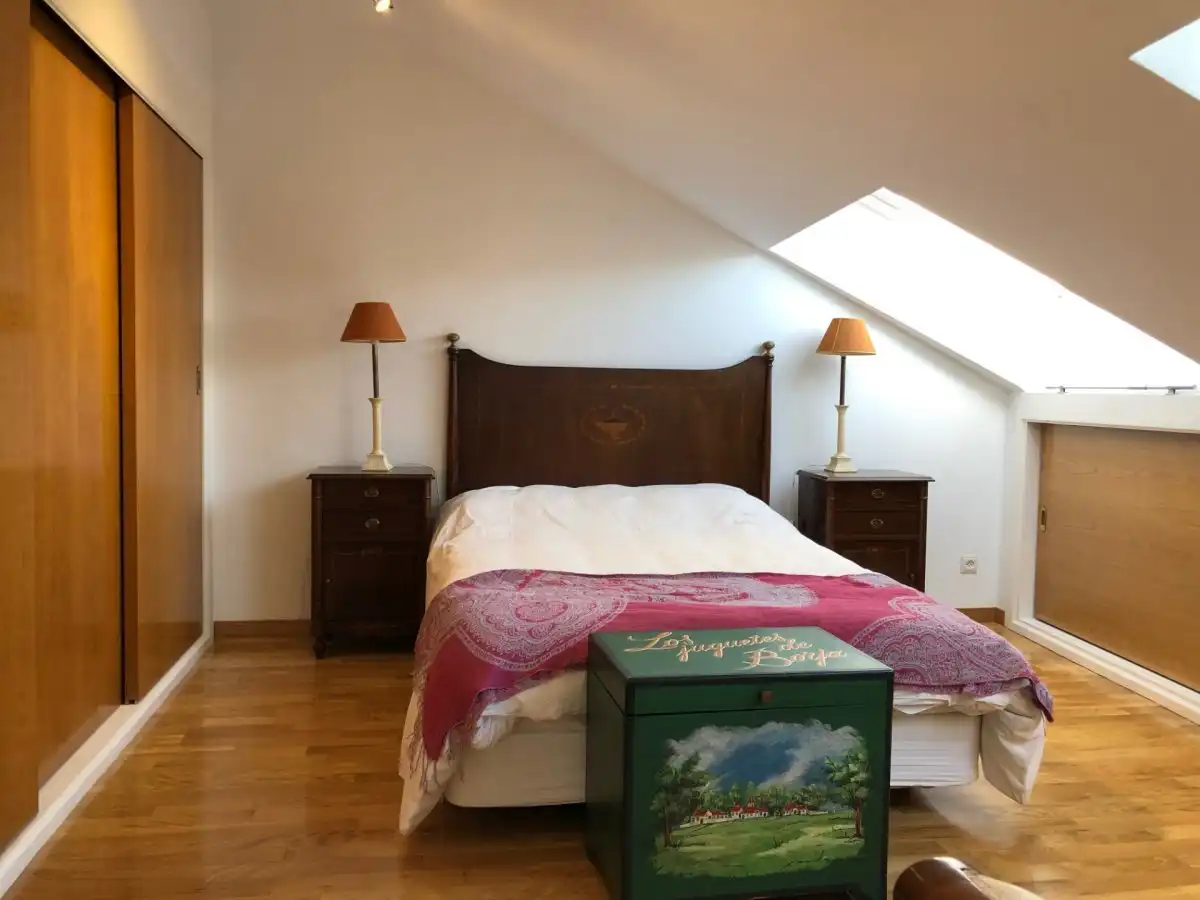 Schlafzimmer von Dachboden zum Verkauf in Bembibre mit Klimaanlage, Heizung und Parkett