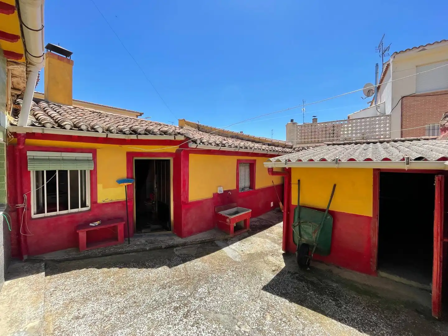 Vista exterior de Finca rústica en venda en Mayorga amb Terrassa, Traster i Moblat