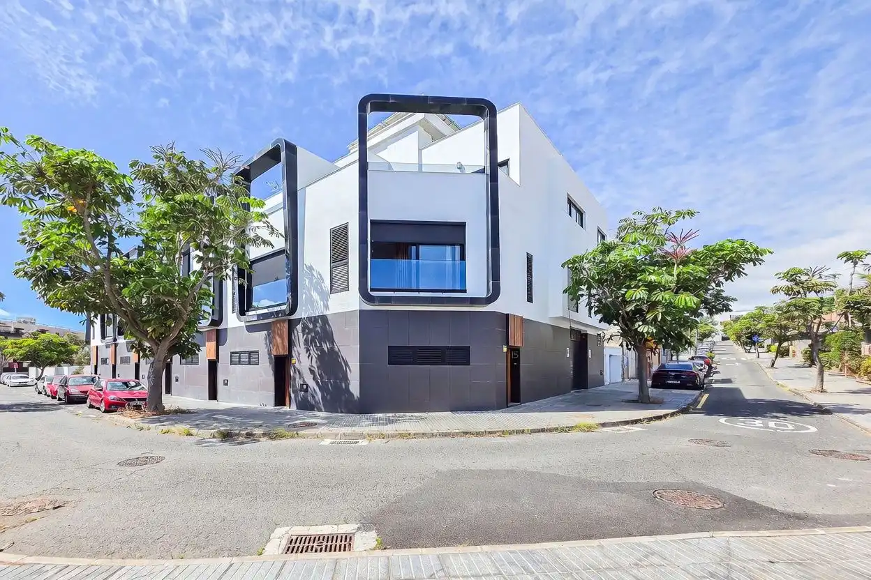 Exterior view of Detached homes for sale in Las Palmas de Gran Canaria  with Air Conditioner, Terrace and Storage room