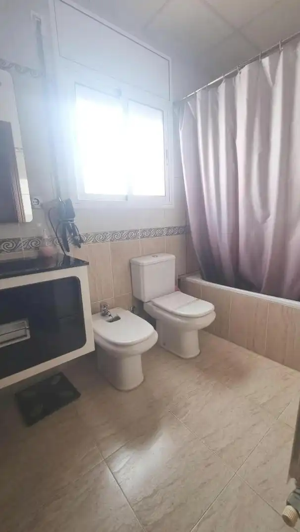 Baño de Casa adosada en venta en Vilanova i la Geltrú con Calefacción