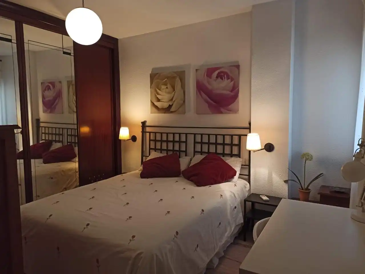 Bedroom of Flat for rent in Sevilla  with Air Conditioner and Furnished